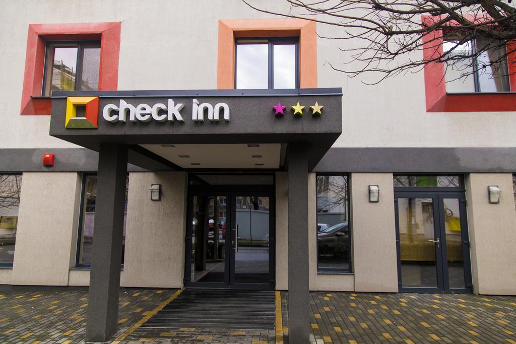 Hotel Check Inn ティミショアラ エクステリア 写真